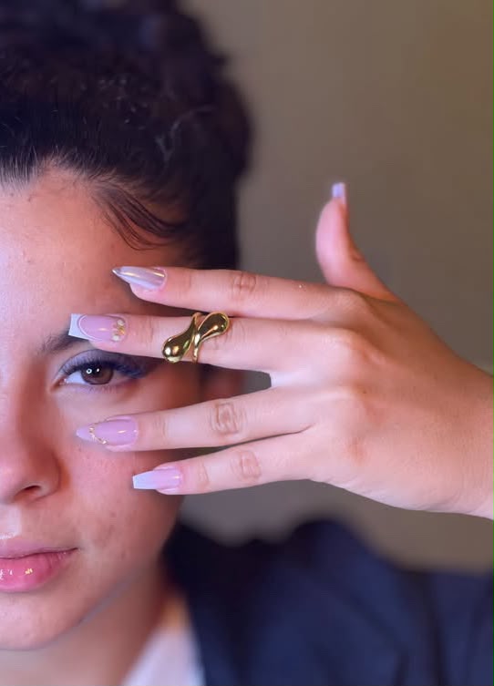 Débora, Nails Designer